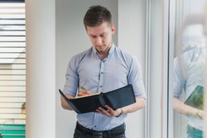 Revisar Póliza Anual: Clave para Mantener un Seguro Seguro y Actualizado